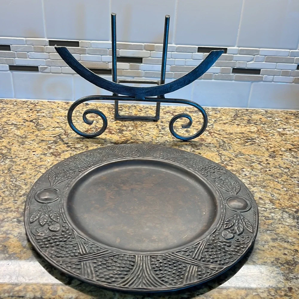 Elegant Iron Decorative Plate & Stand - Picture 3 of 12